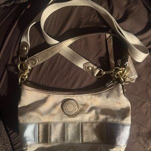 Coach B1249-F19201 Signature Canvas Patent Leather Hobo Handbag Purse Cream Rare